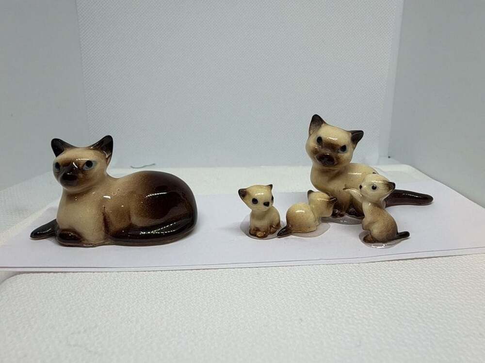 VTG Hagen Renaker Siamese Cat Family Ceramic Figurines Set of 5.